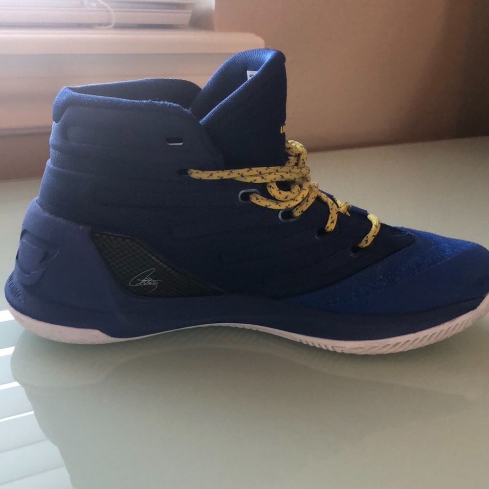Boys Curry 3 Basketball Shoes- Under Armour size 6 youth - Picture 3 of 6